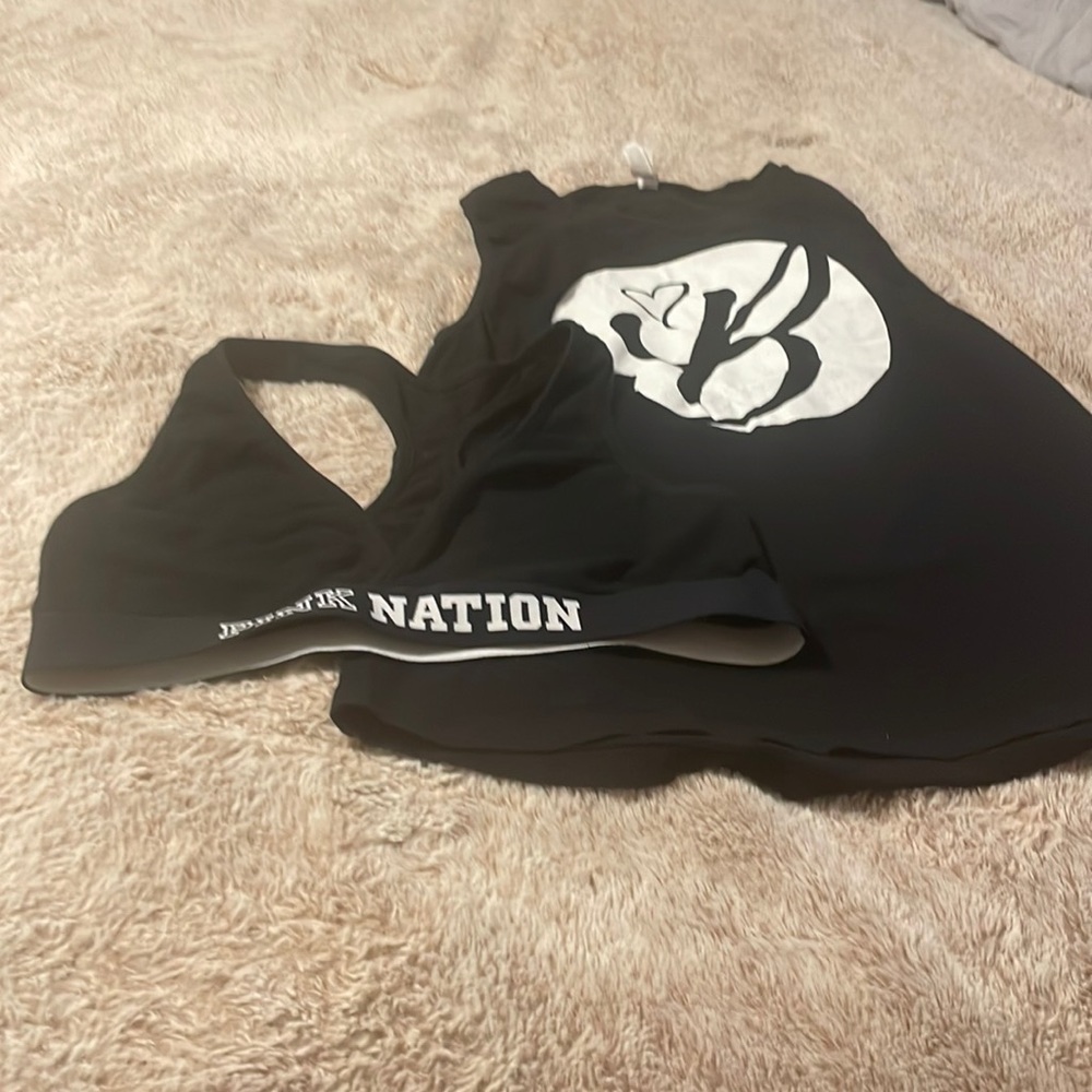 pink sports bra